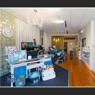 Cần sang tiệm Beauty and Nail salon trên đuờng High Street ở Thornbury