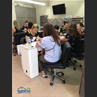 Cần sang shop nail and beauty hoạt động hơn 3 năm ở Werribee Pacific