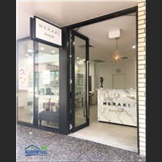 Sang tiệm nail vùng Cranbourne West, cách Springvale 25 phút lái xe.