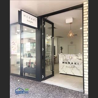 Sang tiệm nail vùng Cranbourne West, cách Springvale 25 phút lái xe.