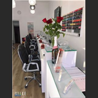 Sang shop Nails mới, hoat đông được 1 năm vùng Glen Iris