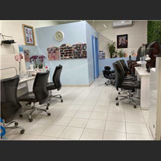 Sang shop nails lâu năm, lượng khách ổn định, mới tân trang ở Bundoora