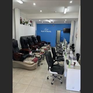 Cần sang lại shop nails & beauty đã hoạt động 24 năm, giá hợp lý