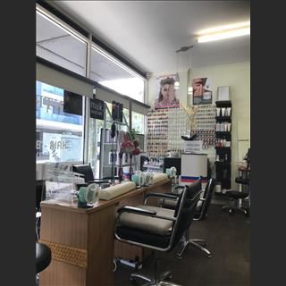 Shop hair beauty nails salon ngay ga xe lửa Highett cần sang lại