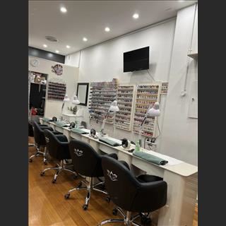 Shop nail nhỏ ở Greensborough, vị trí tiềm năng cần sang gấp